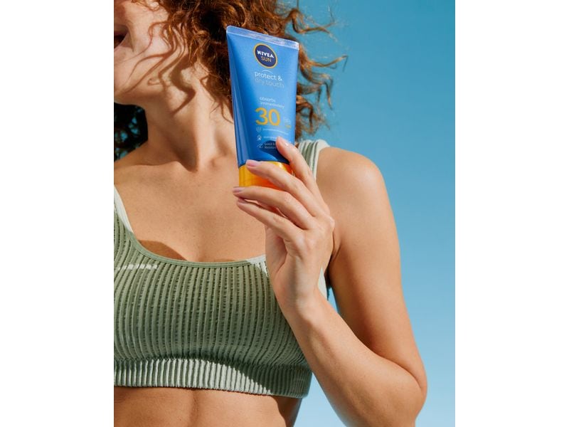 NIVEA SUN Sonnencreme UV Dry Protect Sport Tube LSF 30 175 Das UV Dry Protect Sport Cream-Gel LSF 30 ist schweissresistent, bietet sofortigen und zuverlässigen Schutz und sorgt für ein angenehmes Hautgefühl: UV Dry Protect Sport Tube LSF 30