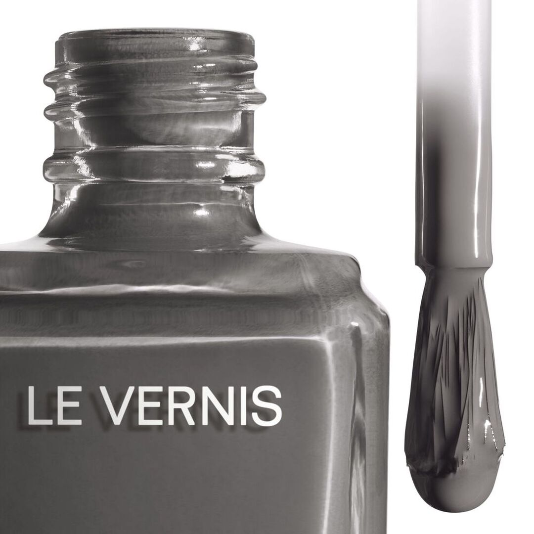 Rouge Noir LE VERNIS