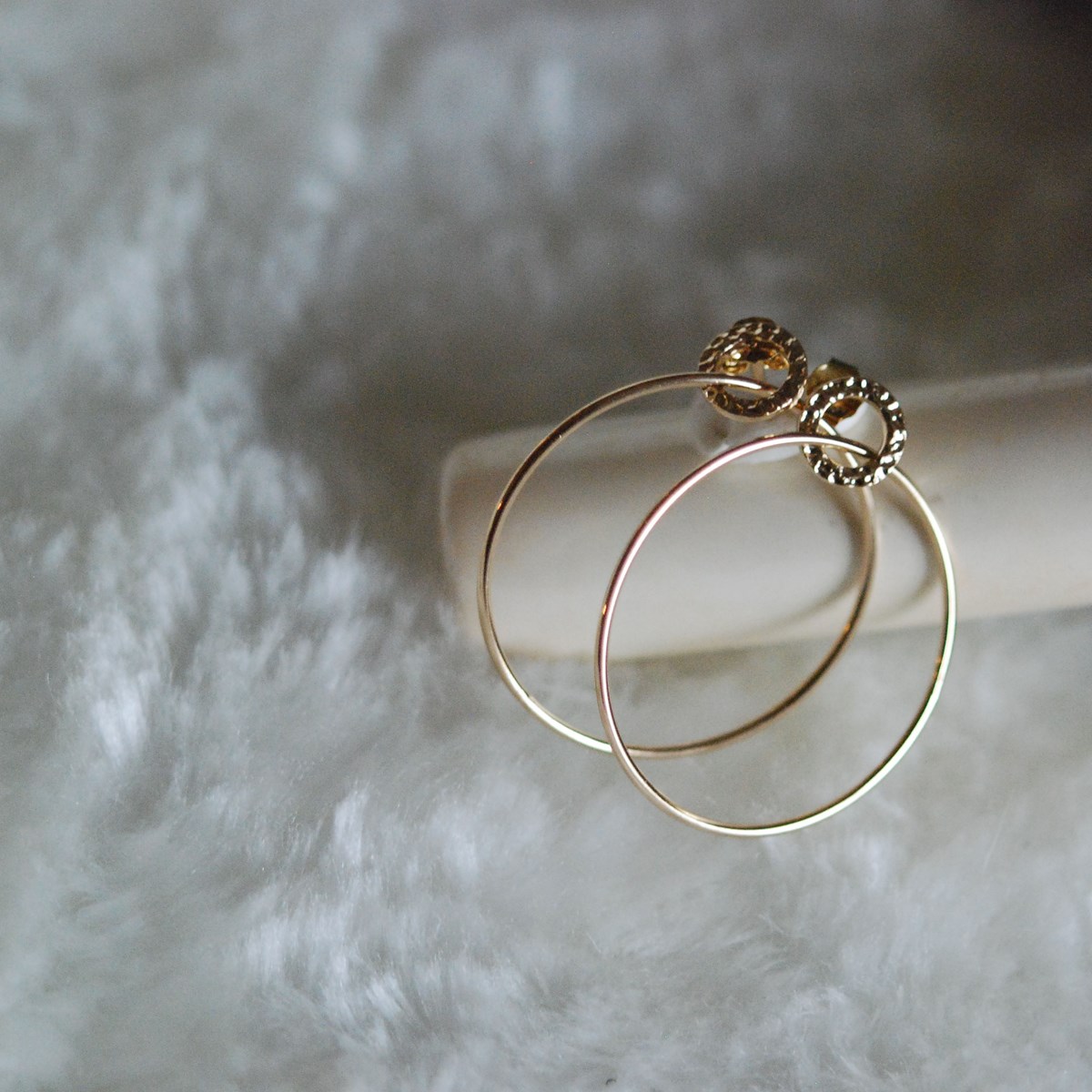 Boucles d'oreilles créoles avec motif martelé JESSICA - Bijoux Privés Discovery