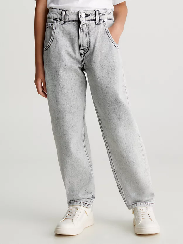 Calça jeans stonewashed com pernas cilíndricas