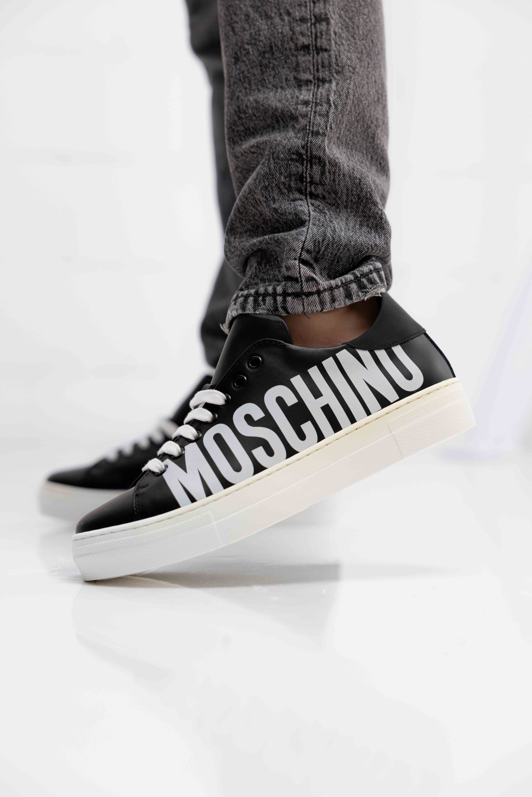 Moschino 77424 Sneakers Kids Zwart/Wit