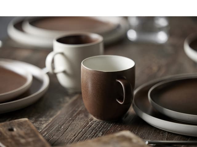 Studio Round North Krus 33 cl Matte bark/Matte white