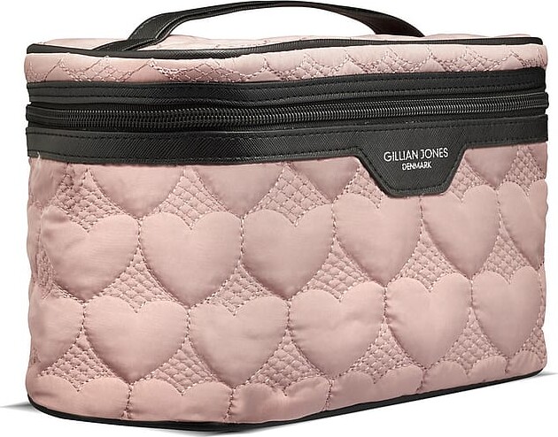Gillian Jones - Beauty Box - Quiltet Toilettaske - Rosa Med Hjerter