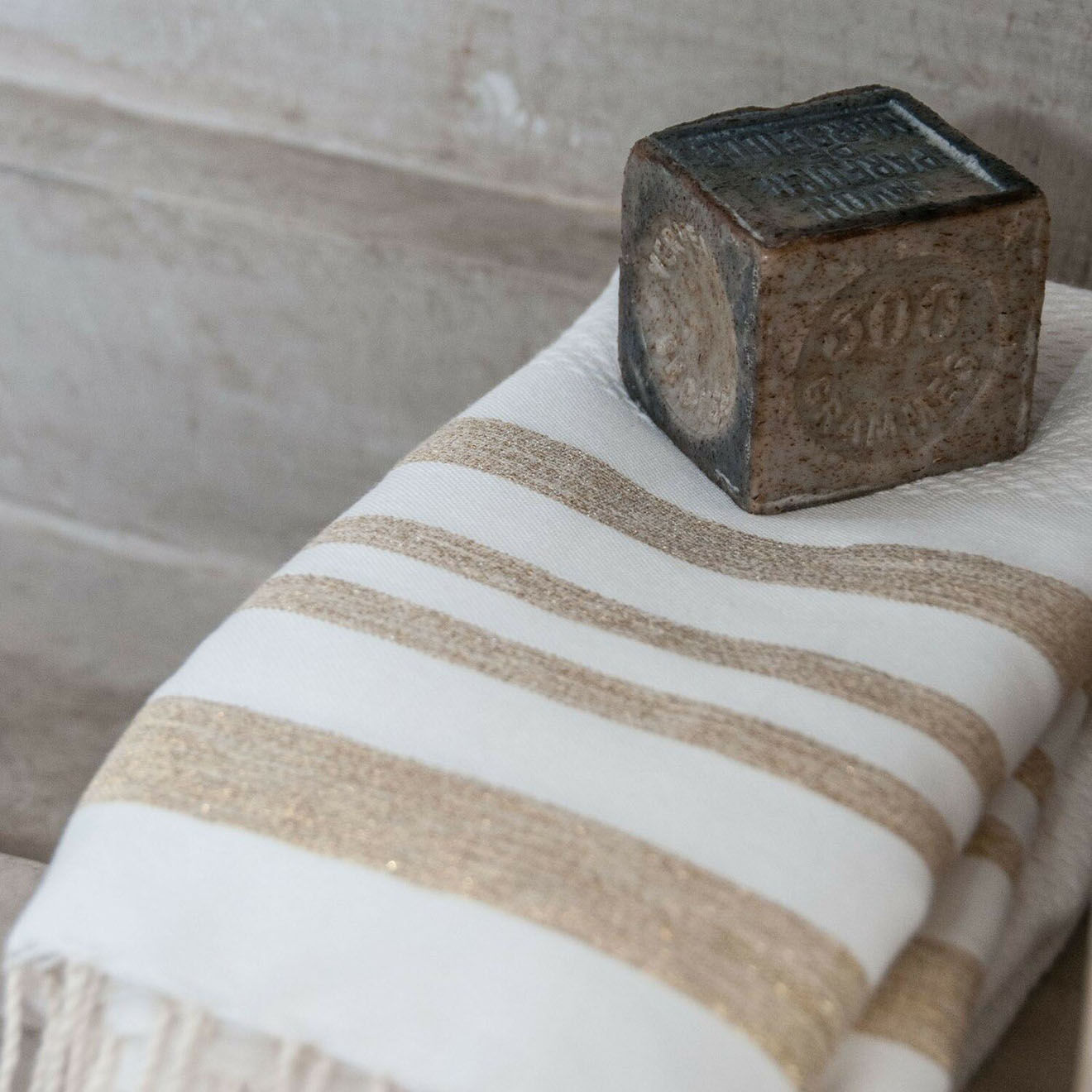 Febronie Fouta Nid d'Abeille Lurex Hamptons blanc/doré - 100x200 cm