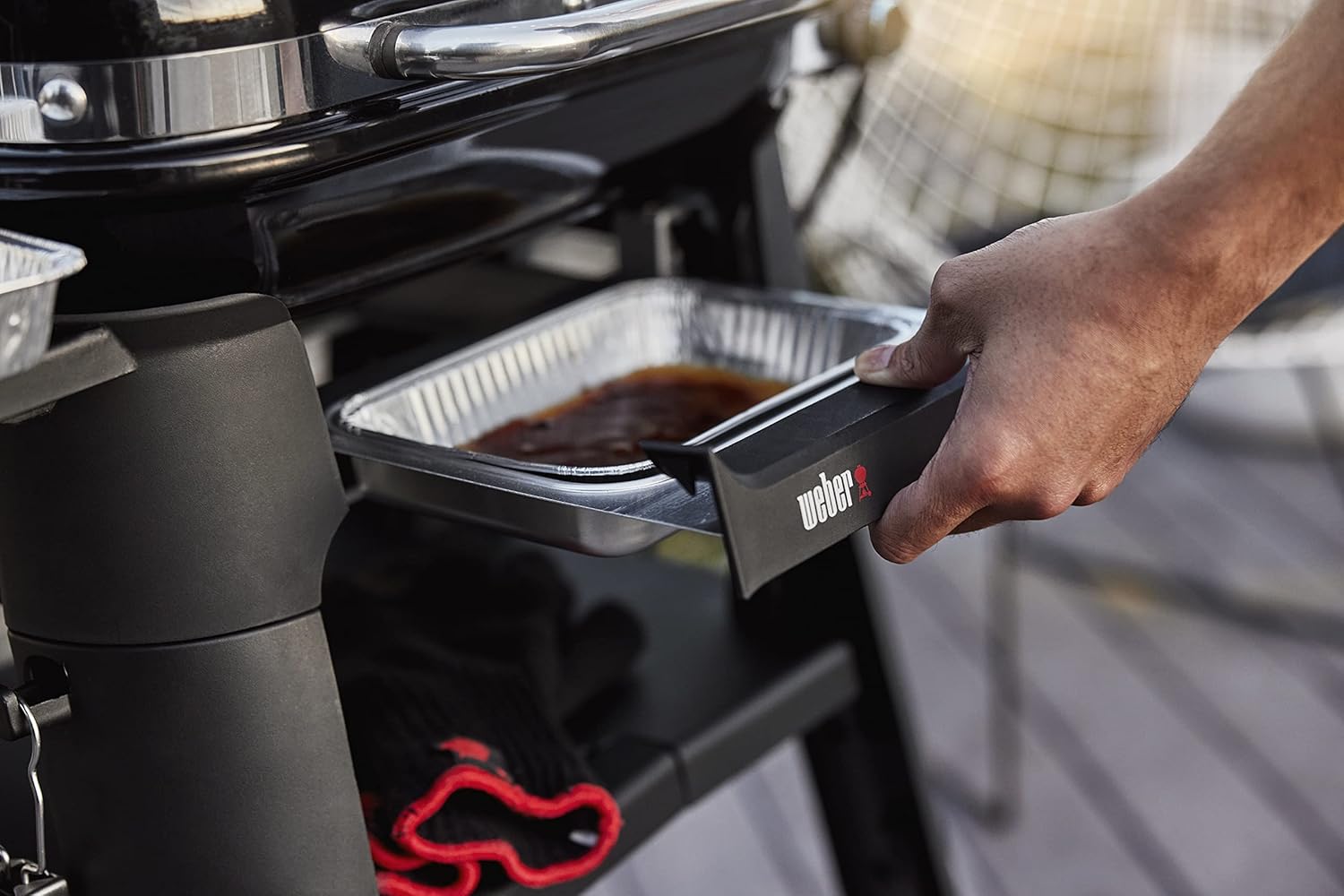 Weber Lumin Compact Tragbarer Kompakter Elektrogrill/Anbraten, Räuchern, Dämpfen, Kochen und Warmhalten, Bis zu 315 °C, Porzellanemaillierte Gusseisenroste, 43 x 32 cm, Schwarz