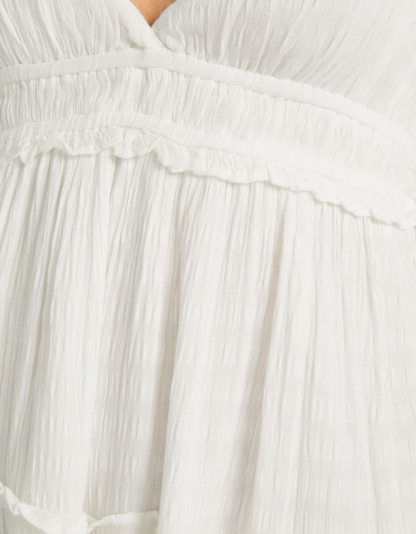 Mini vestido com alças franzidas