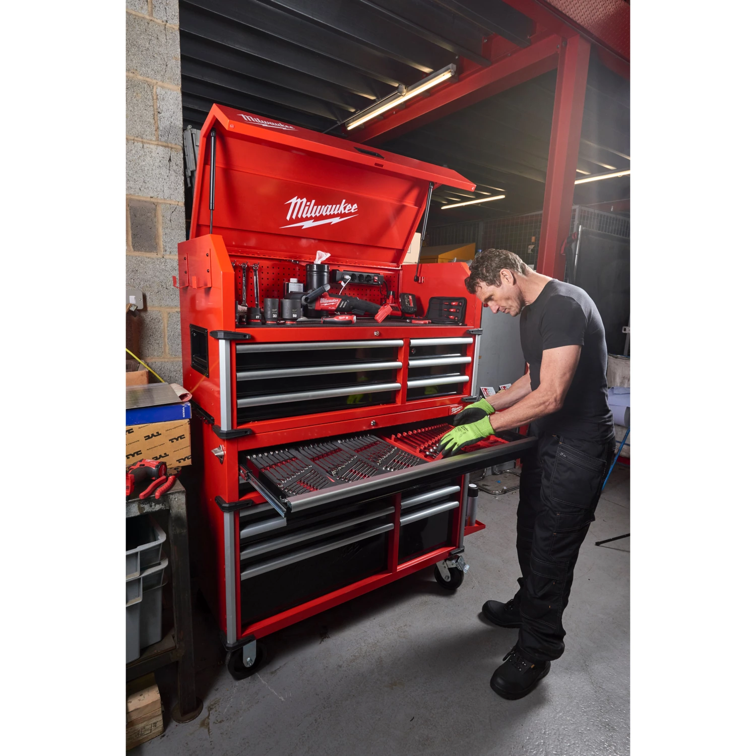 Milwaukee 4932478852 Stalen gereedschapswagen met 10 lades - 46˝ / 117 cm