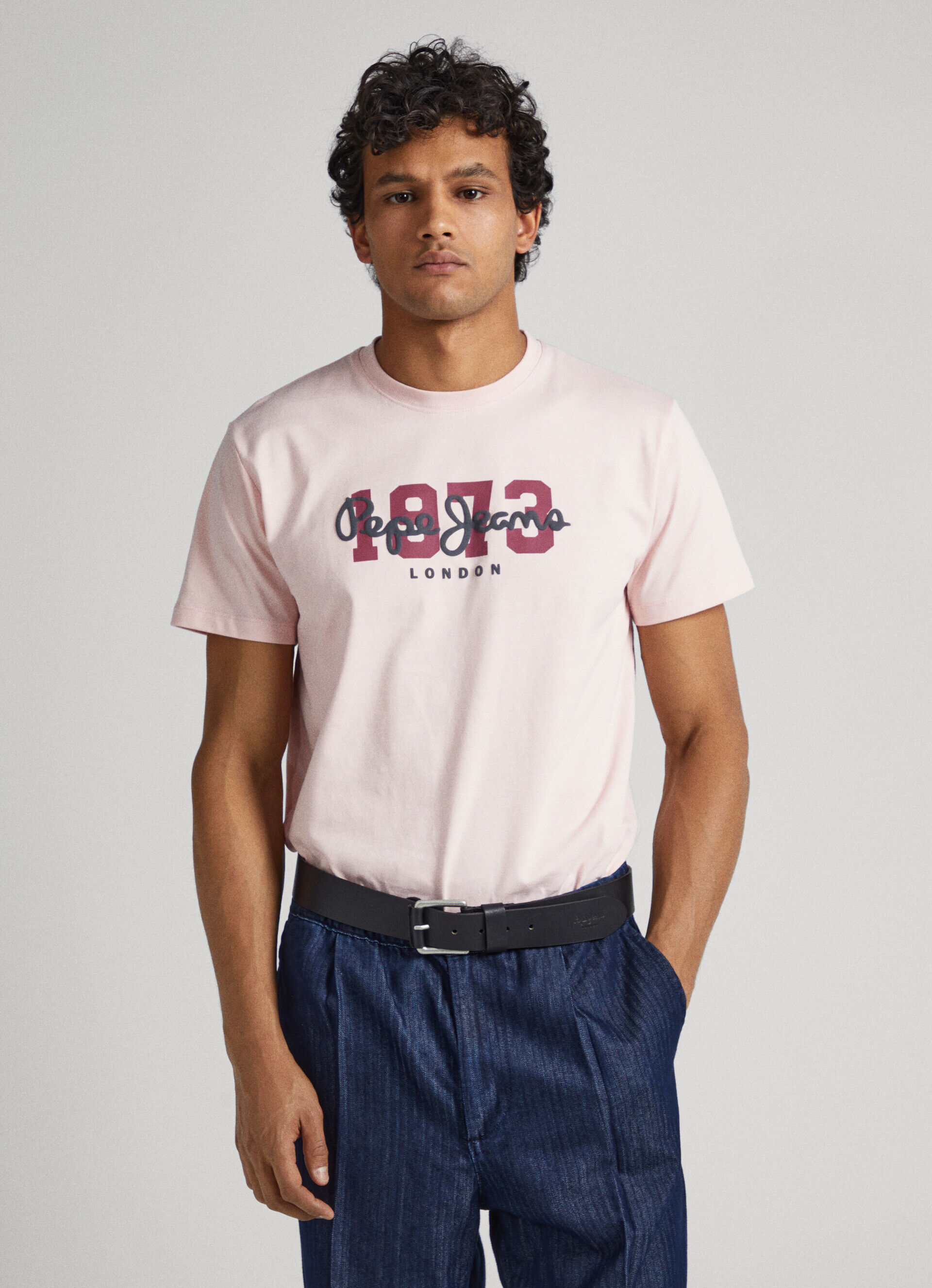 T-SHIRT COM LOGOTIPO 1973 - spritzer rosa