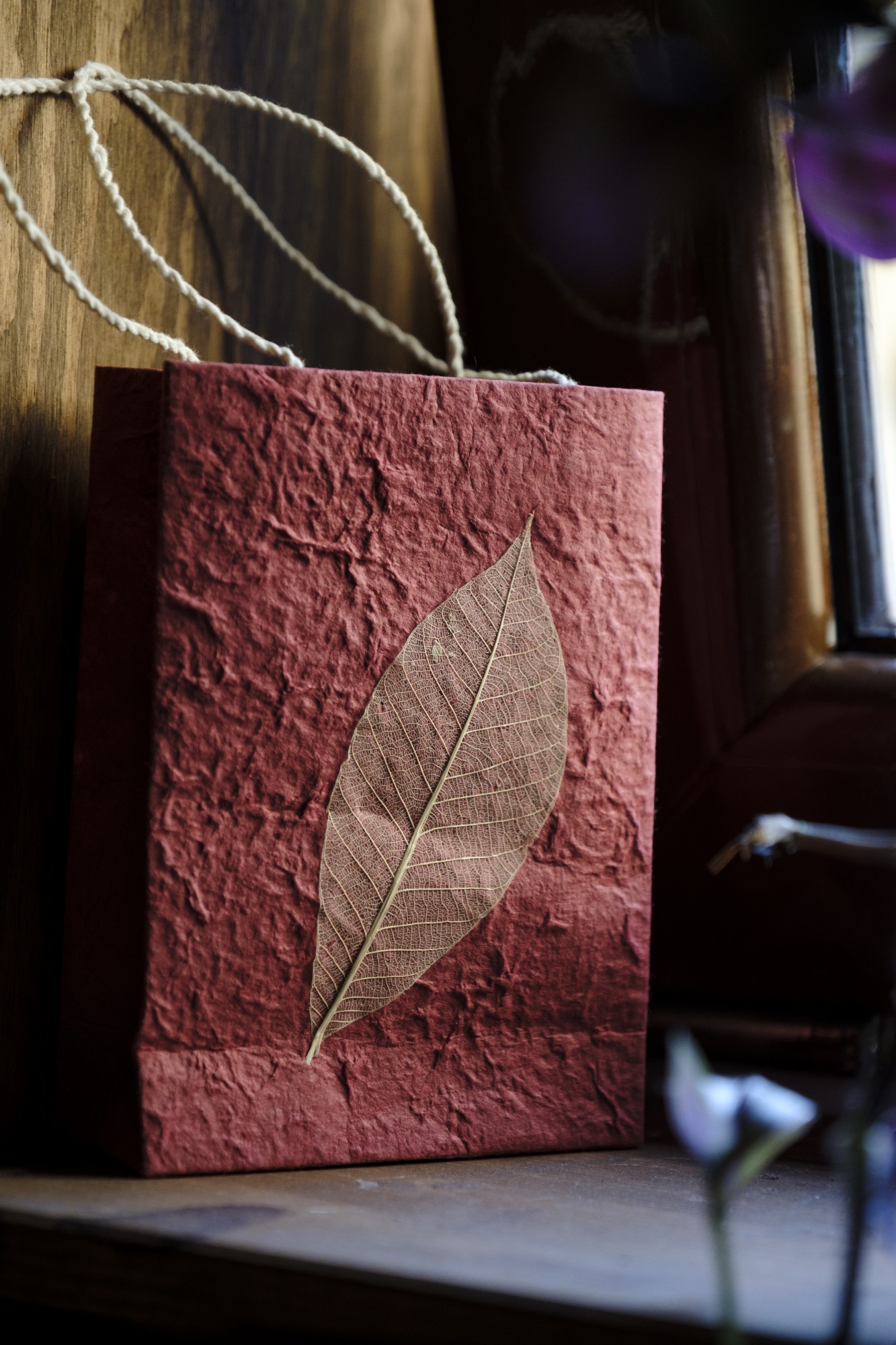Tasche aus handgeschöpftem Papier, rot, L 11,5 cm, B 5 cm,  H 16 cm günstig bestellen