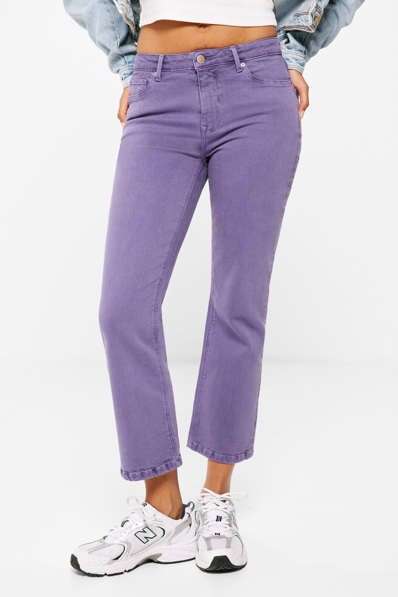 Calça jeans flare com lavagem sustentável