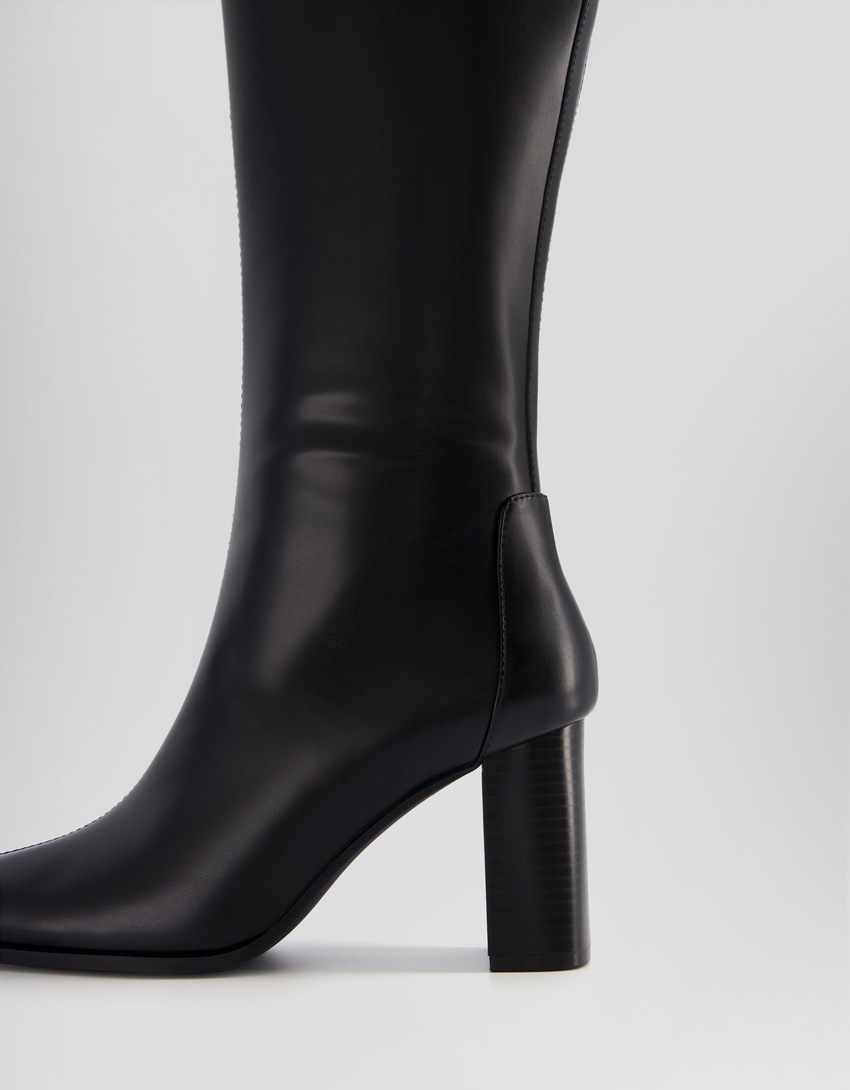 Botas de salto largo com zíper