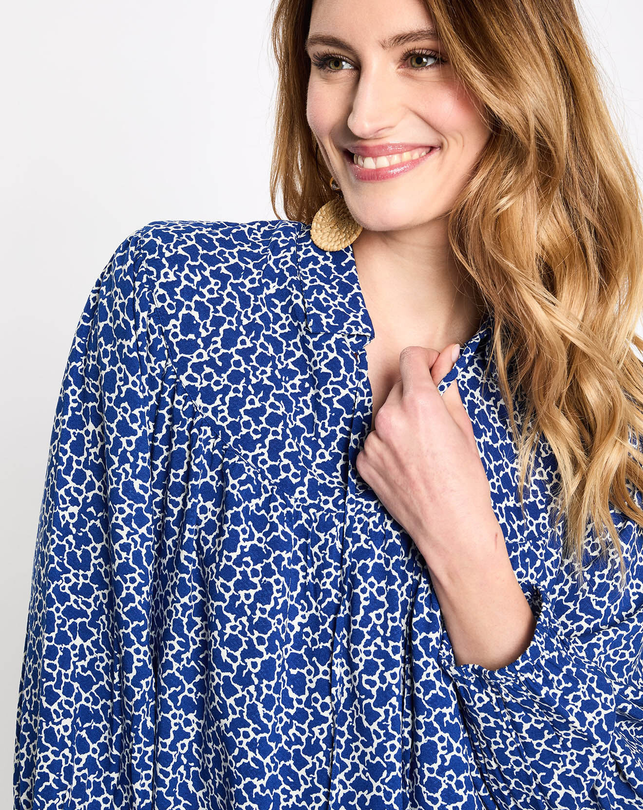 Esprit Robe col v lien imprimé taches bleu/blanc