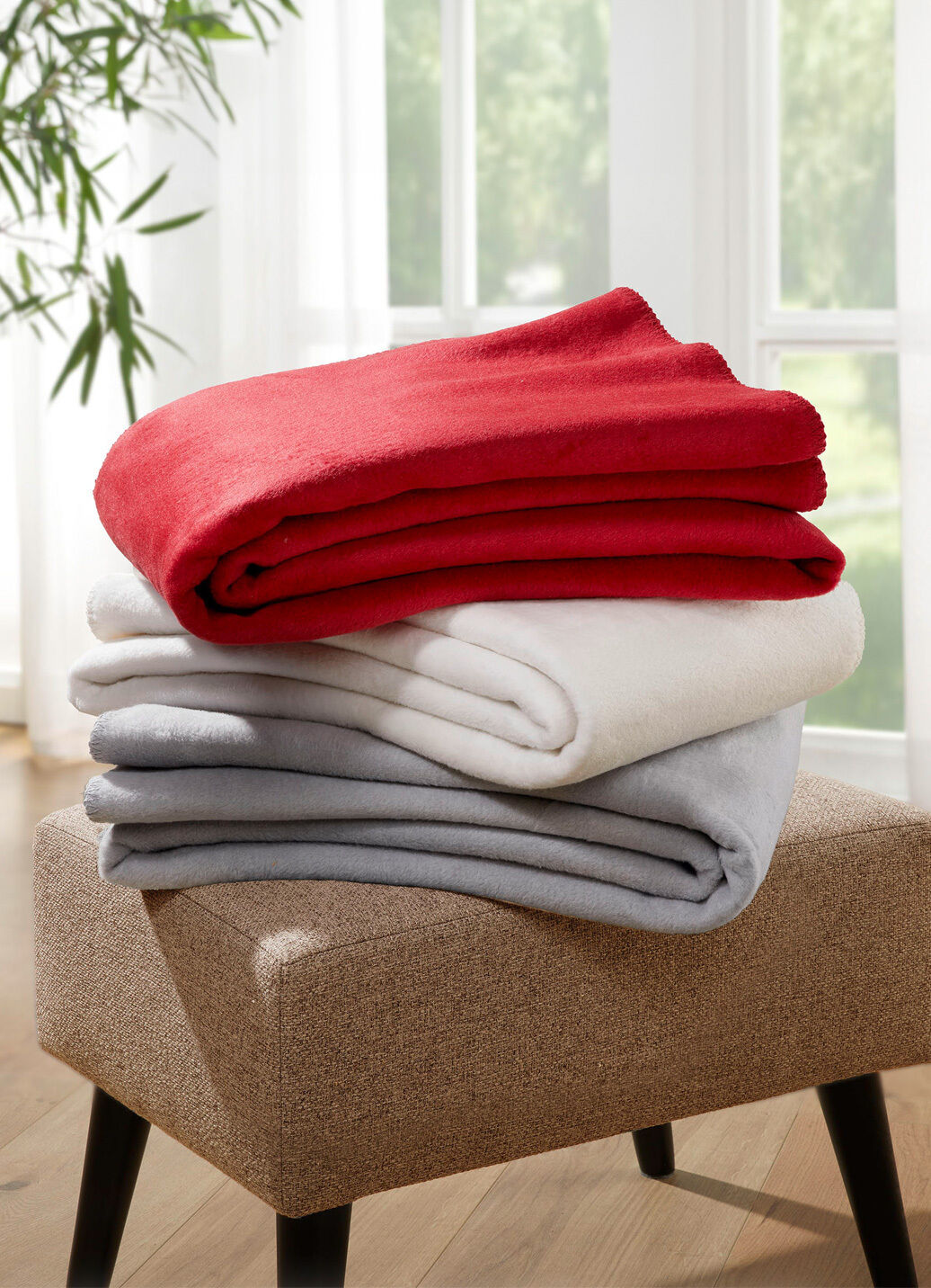 Wohndecke mit Festonstich-Einfassung