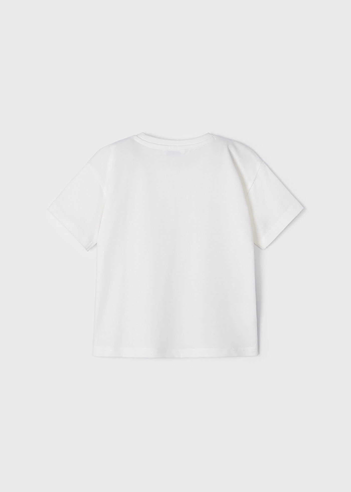 Camiseta infantil masculina em algodão sustentável com estampa.