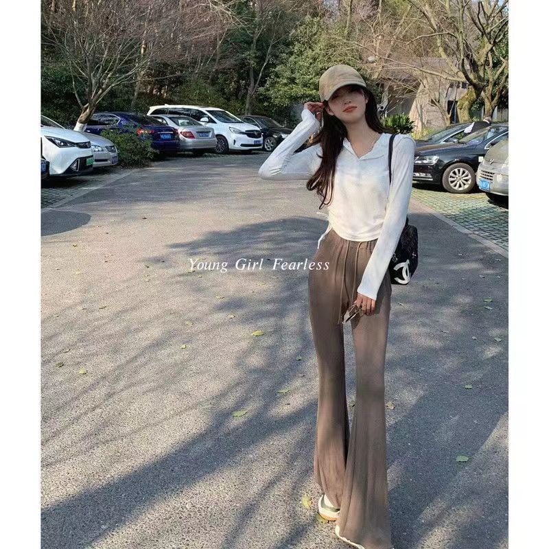Everose - Mid Rise Plain Flared Pants