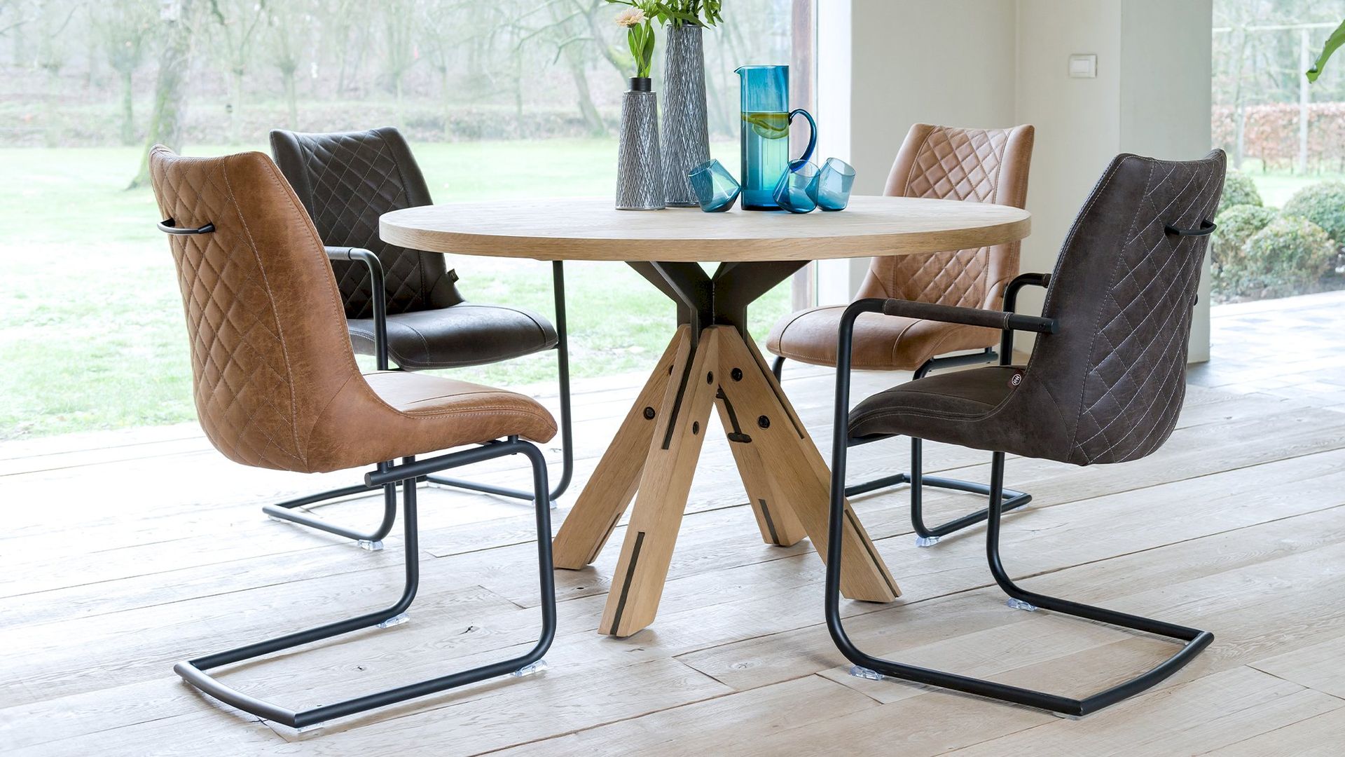 Henders en Hazel   Jardino Rond Eettafel