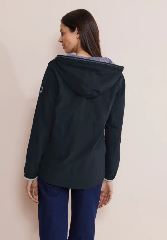 Moderner Windbreaker - gravity blue