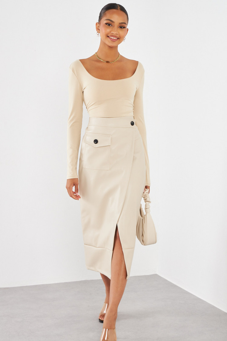 Jupe en simili cuir beige croisé