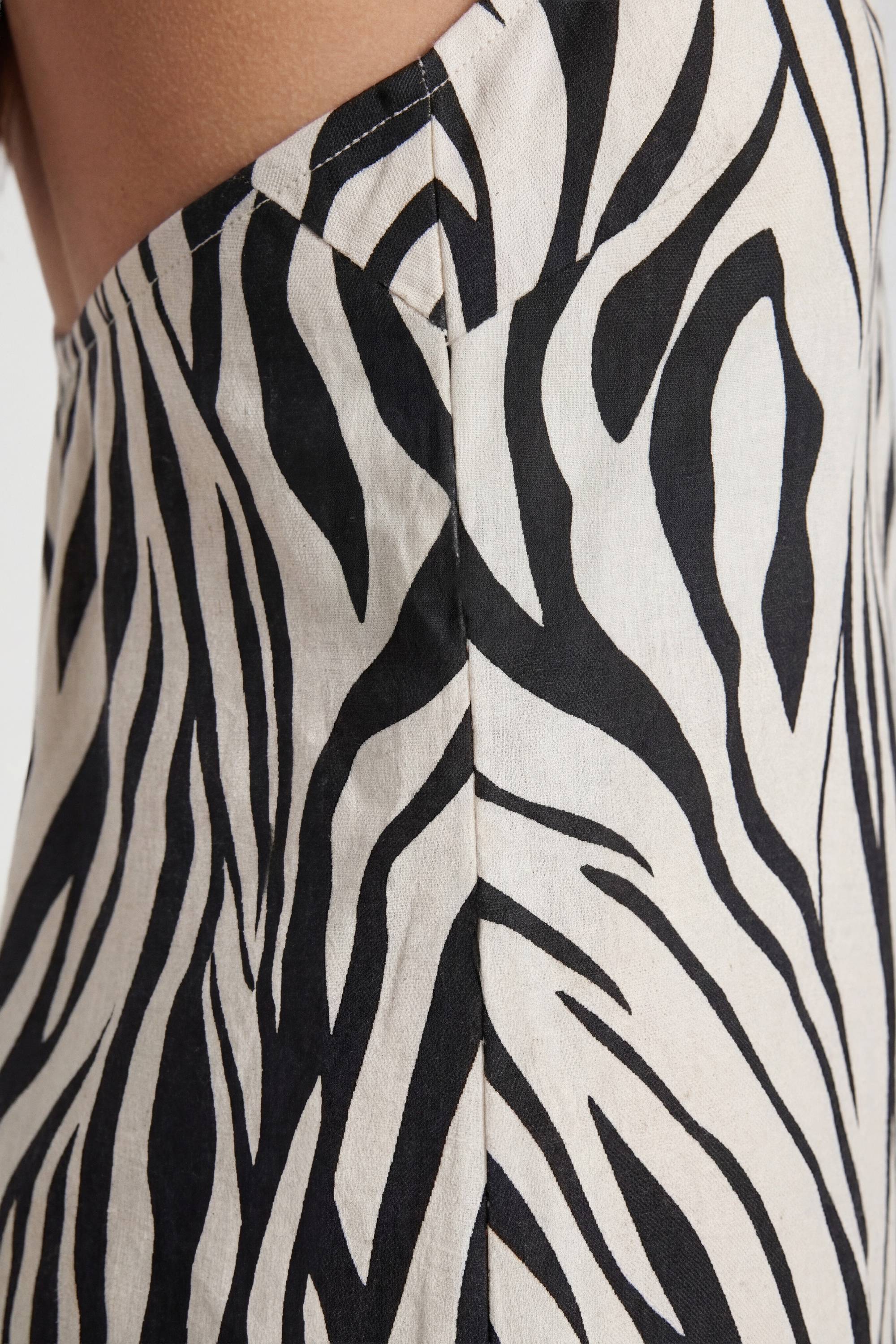 boohoo Robe Courte Évasée À Imprimé Zèbre Avec Perles - Grande Taille