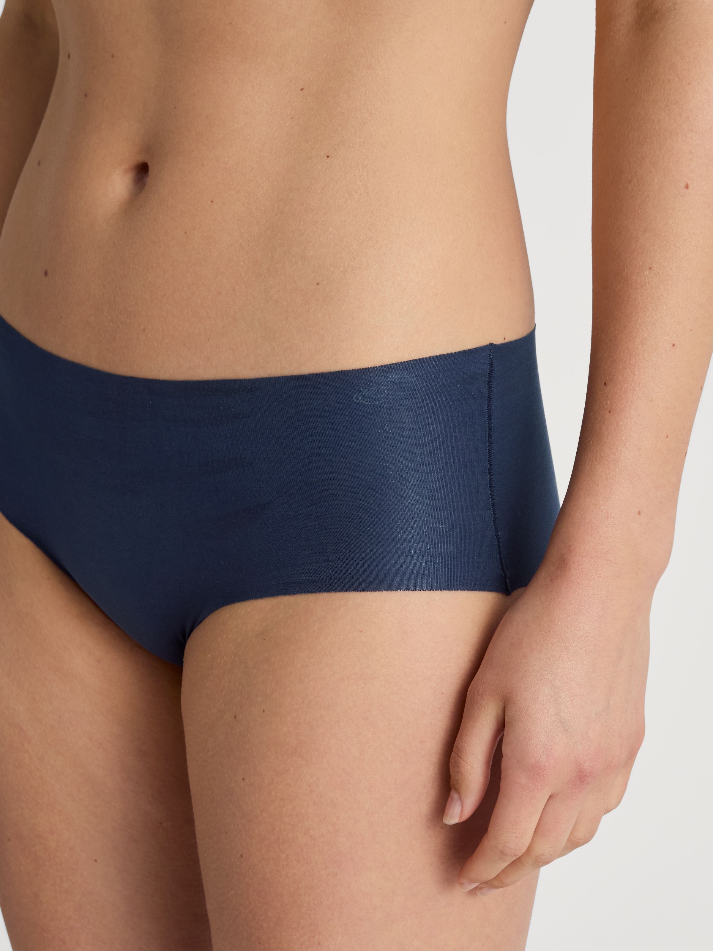 CALIDA Panty »Natural Skin«, mit hüftiger Schnitt, seidig weich, atmungsaktiv, elastisch