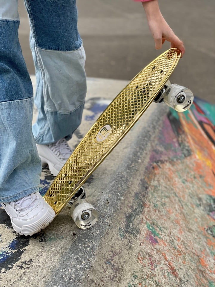 Outsiders - Chrome Edition Retro Skateboard Guld