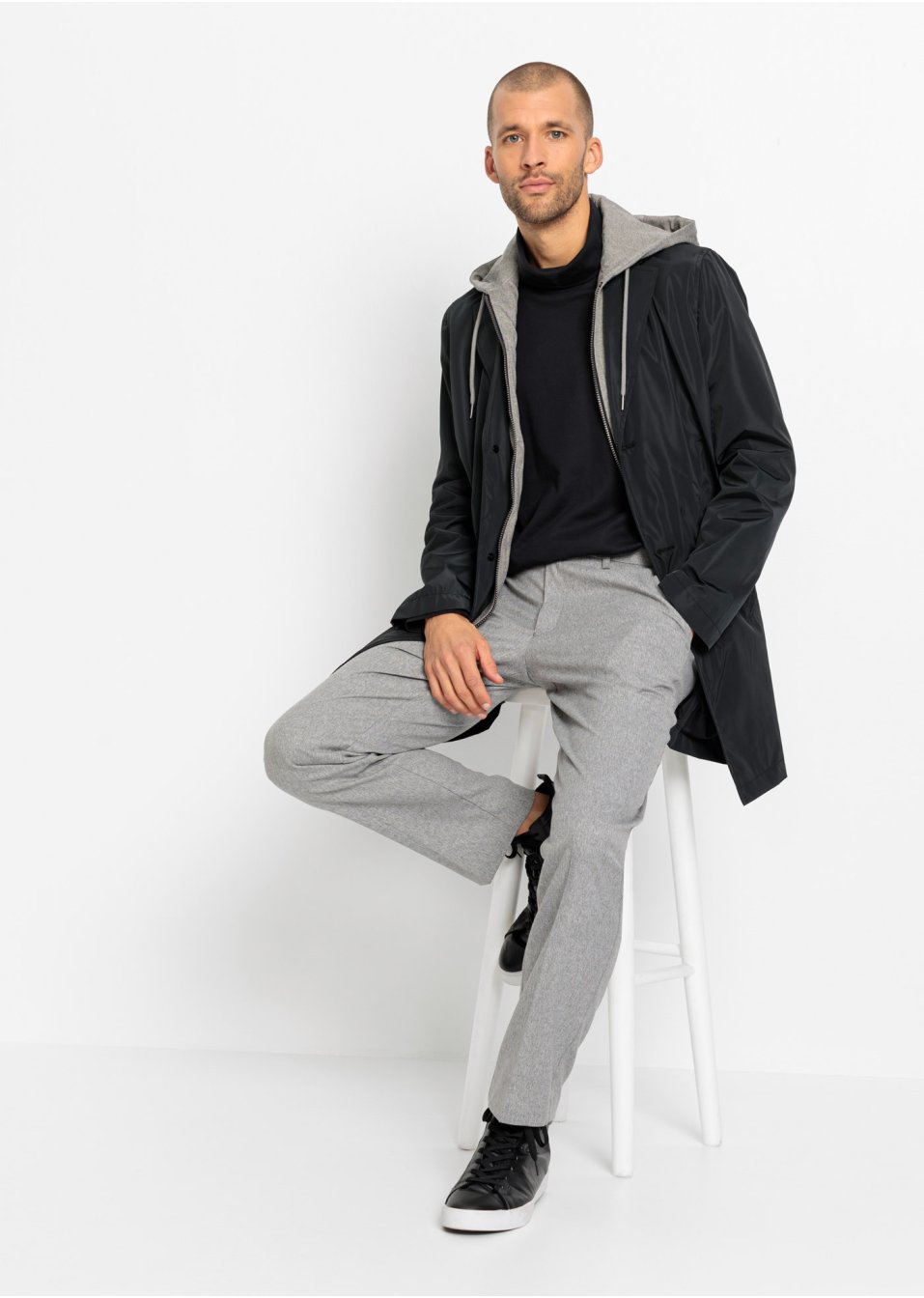 Manteau court avec empiècement à capuche amovible