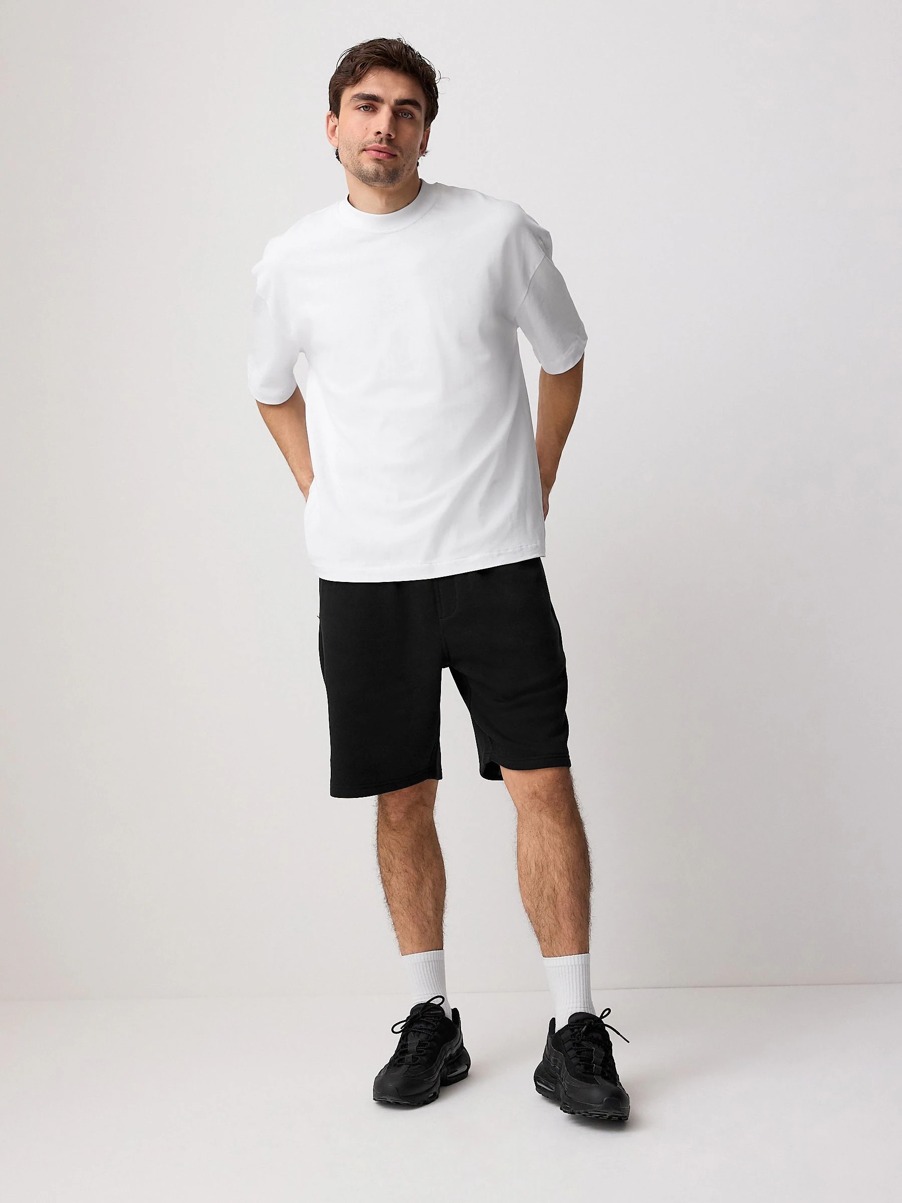 Zwart - Geborstelde jersey shorts met ritszakken