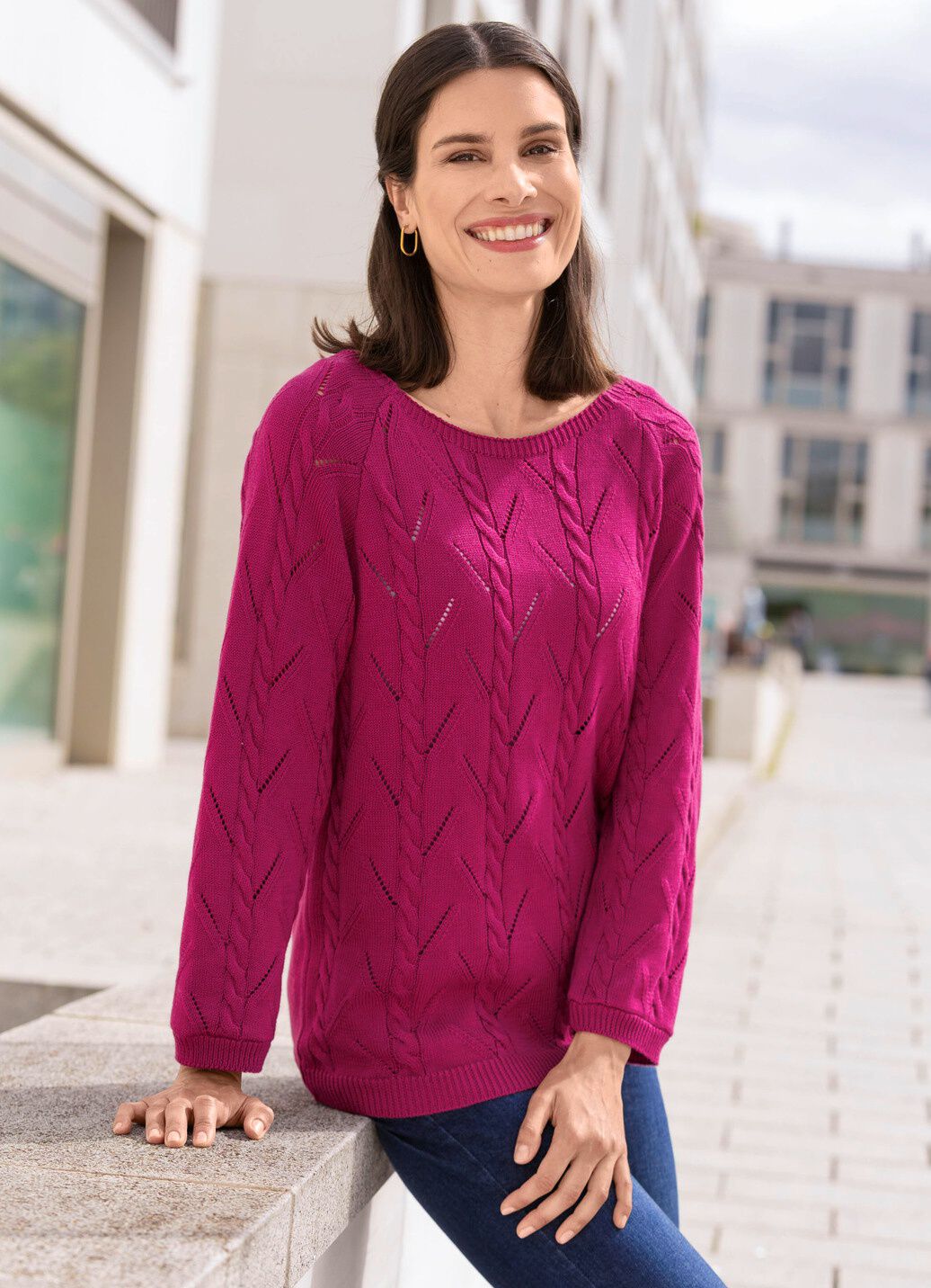 Pullover mit Zopfstrukturen und Ajourmustermix