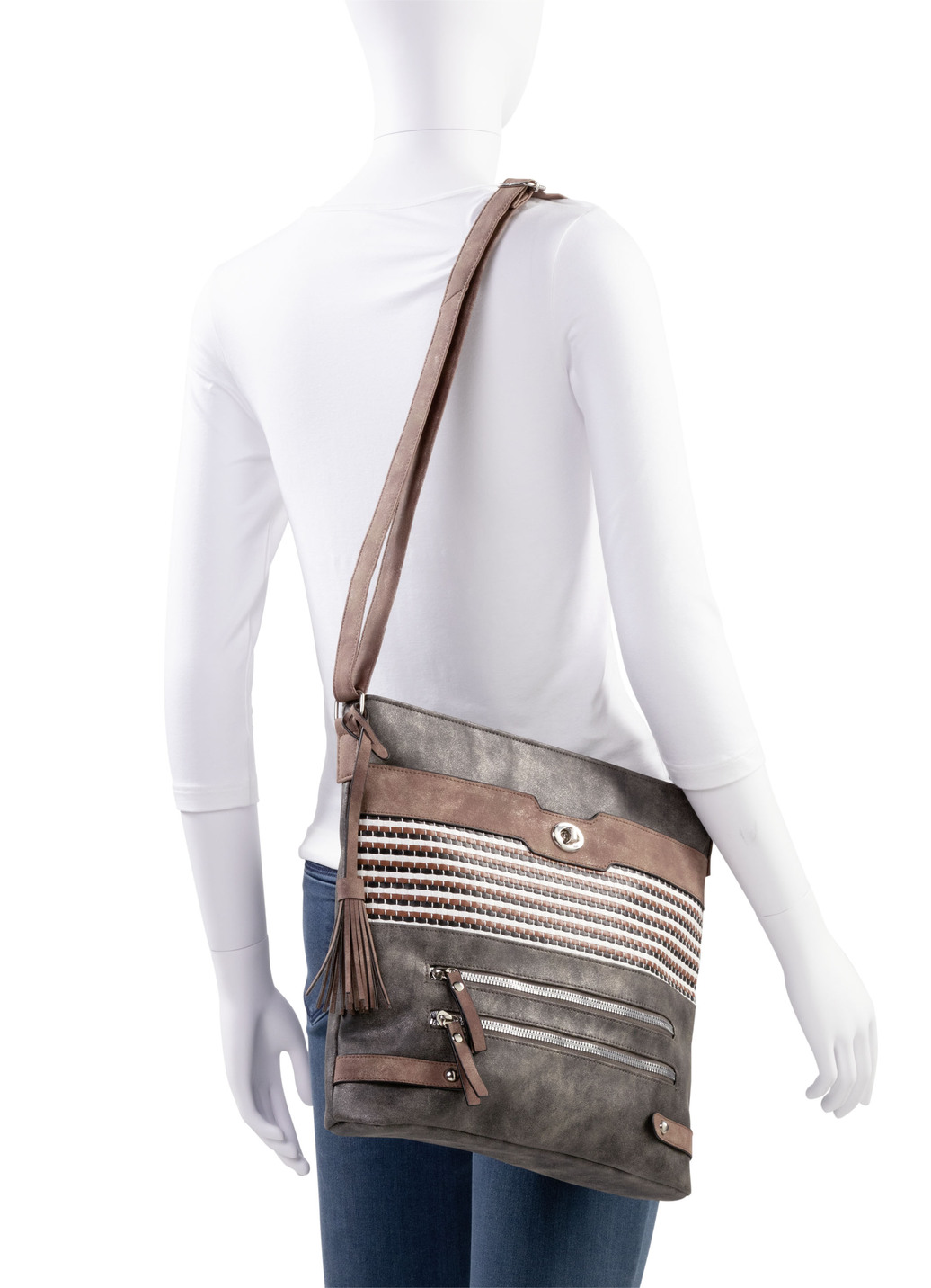 Tasche mit teilweise glitzernden Flechtdurchzügen