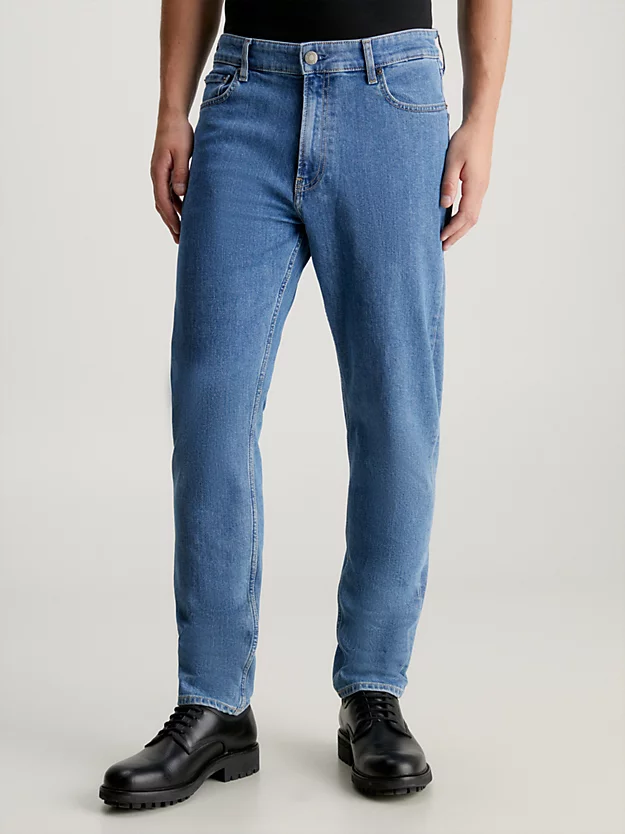 Calça jeans afunilada