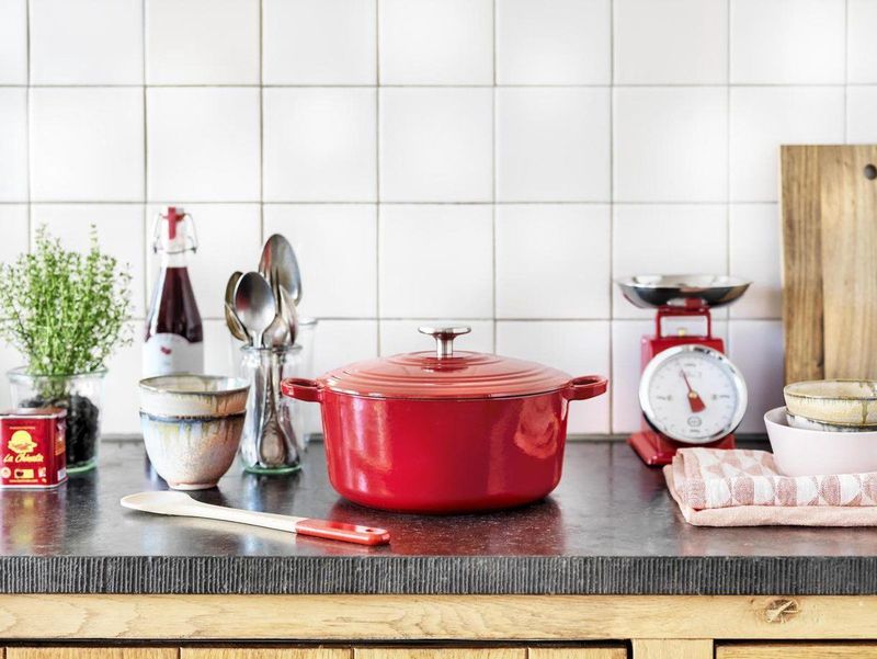 BK - Geëmailleerd Gietijzer - Ronde Nederlandse Oven - Chili Rood - 24cm
