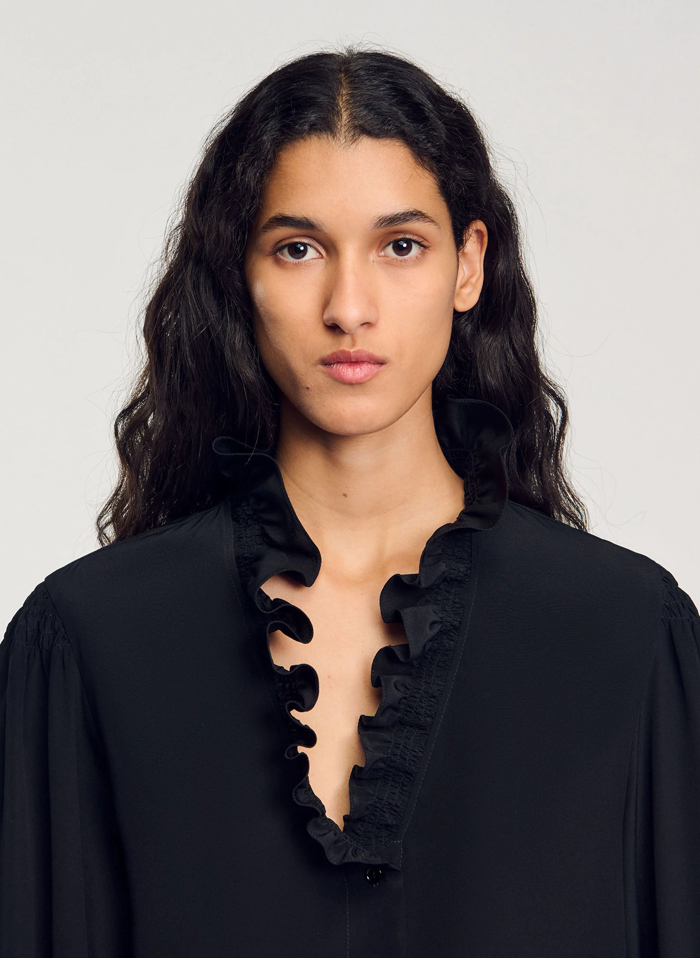 Chemise droite col V en soie | Noir