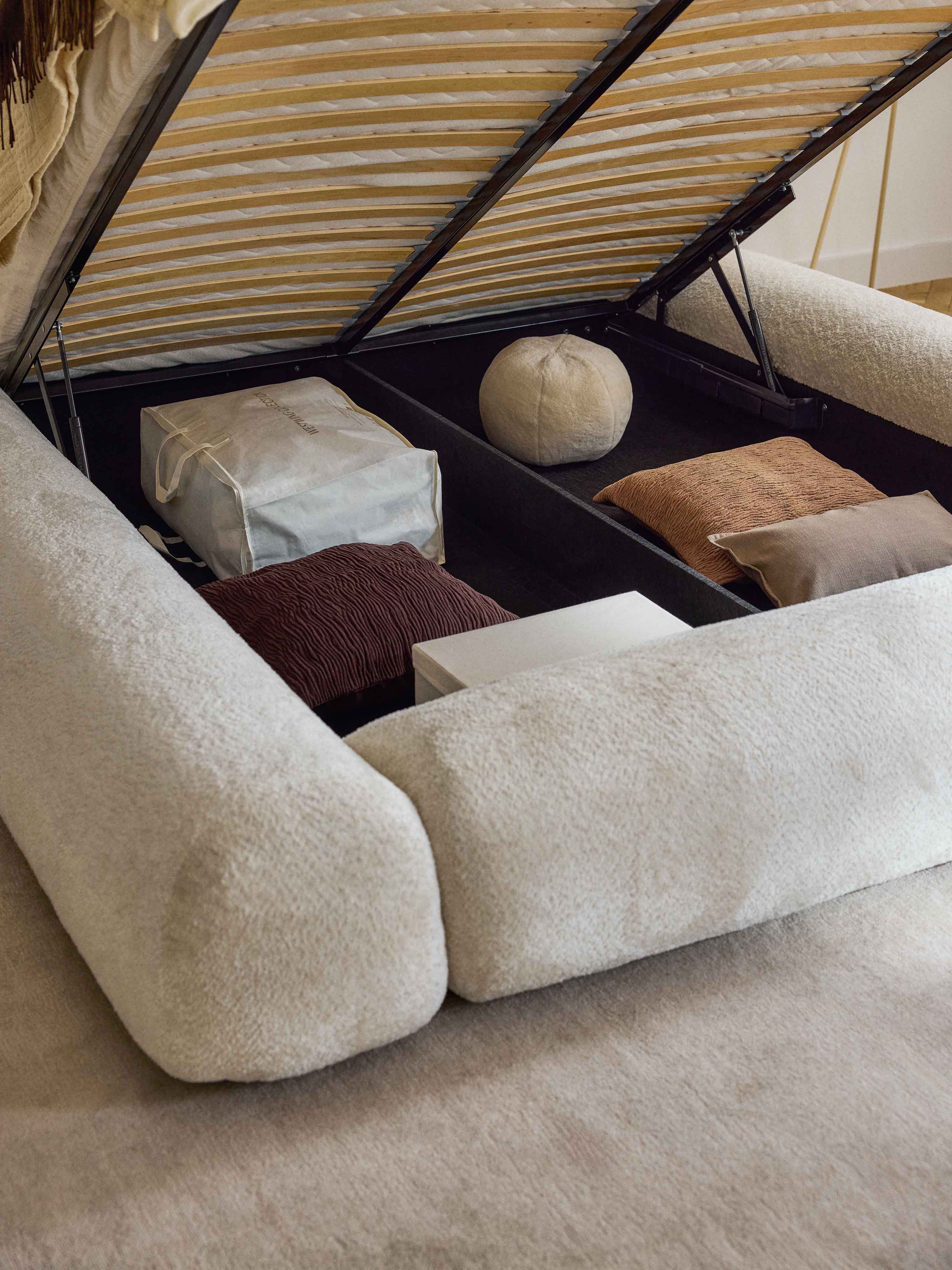 Gestoffeerd teddy bouclé bed Wolke met opbergruimte