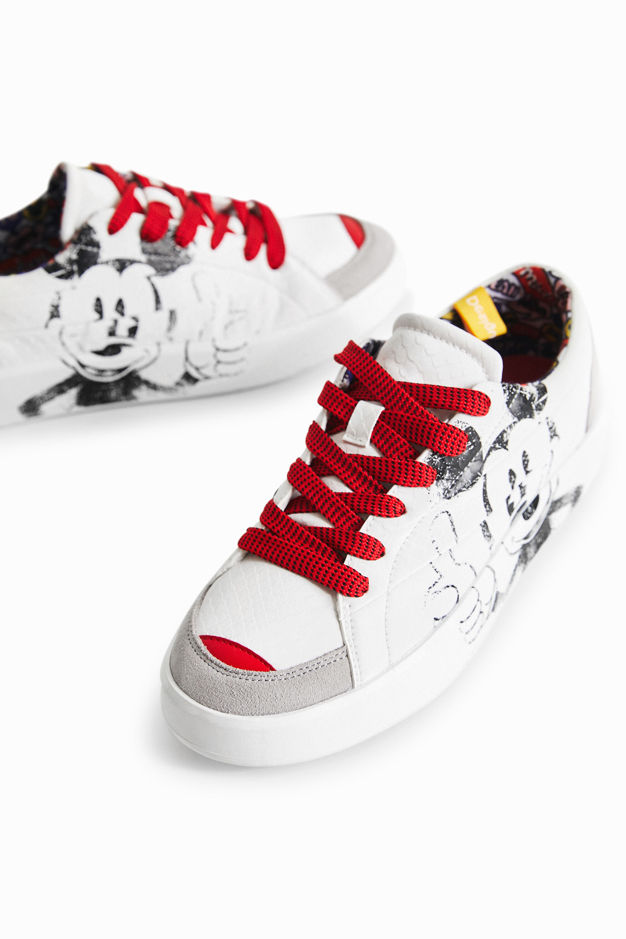 Tênis do Mickey Mouse