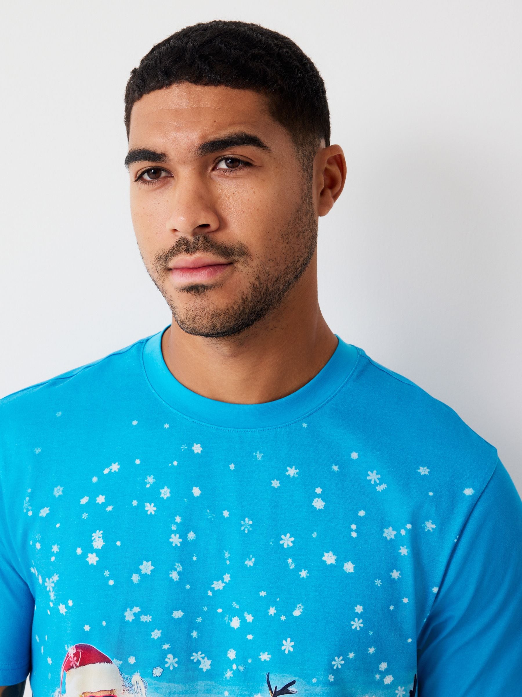 Blauwe Skiënde Kerstman - Normale Pasvorm - Kerst T-shirt