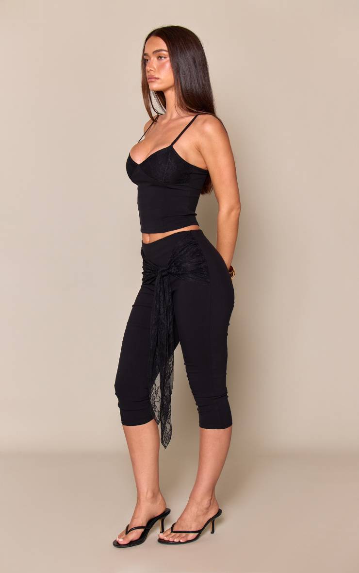 Noir Pantalon Capri Avec Détail De Drapé En Dentelle Tissée Extensible