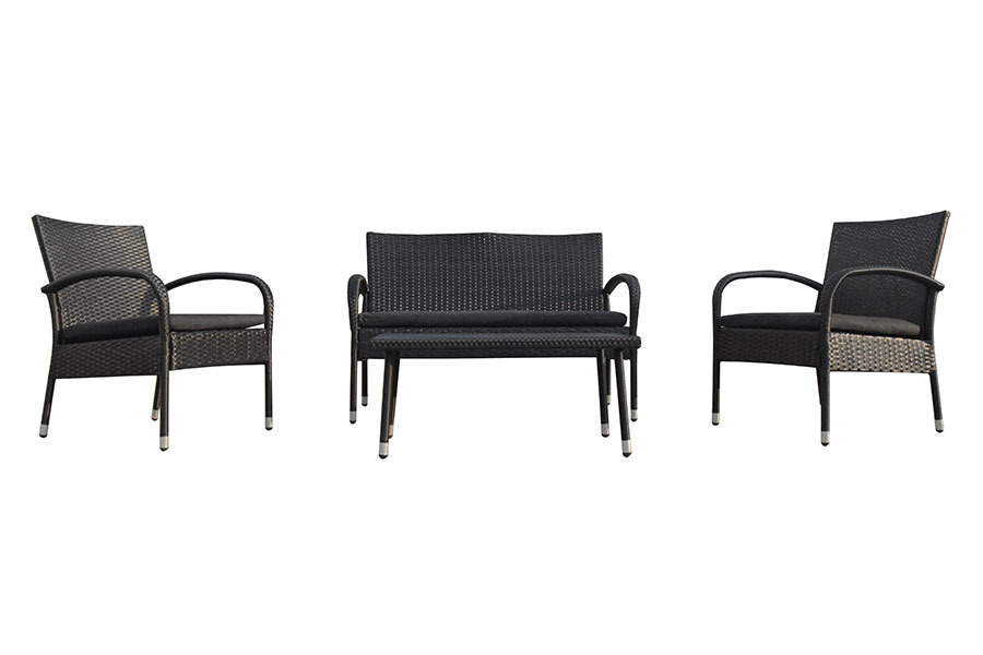 Sardinia utesofagruppe Sofa, to stoler og bord. Sort kunstrotting og grå puter og sort polywood bordplate.