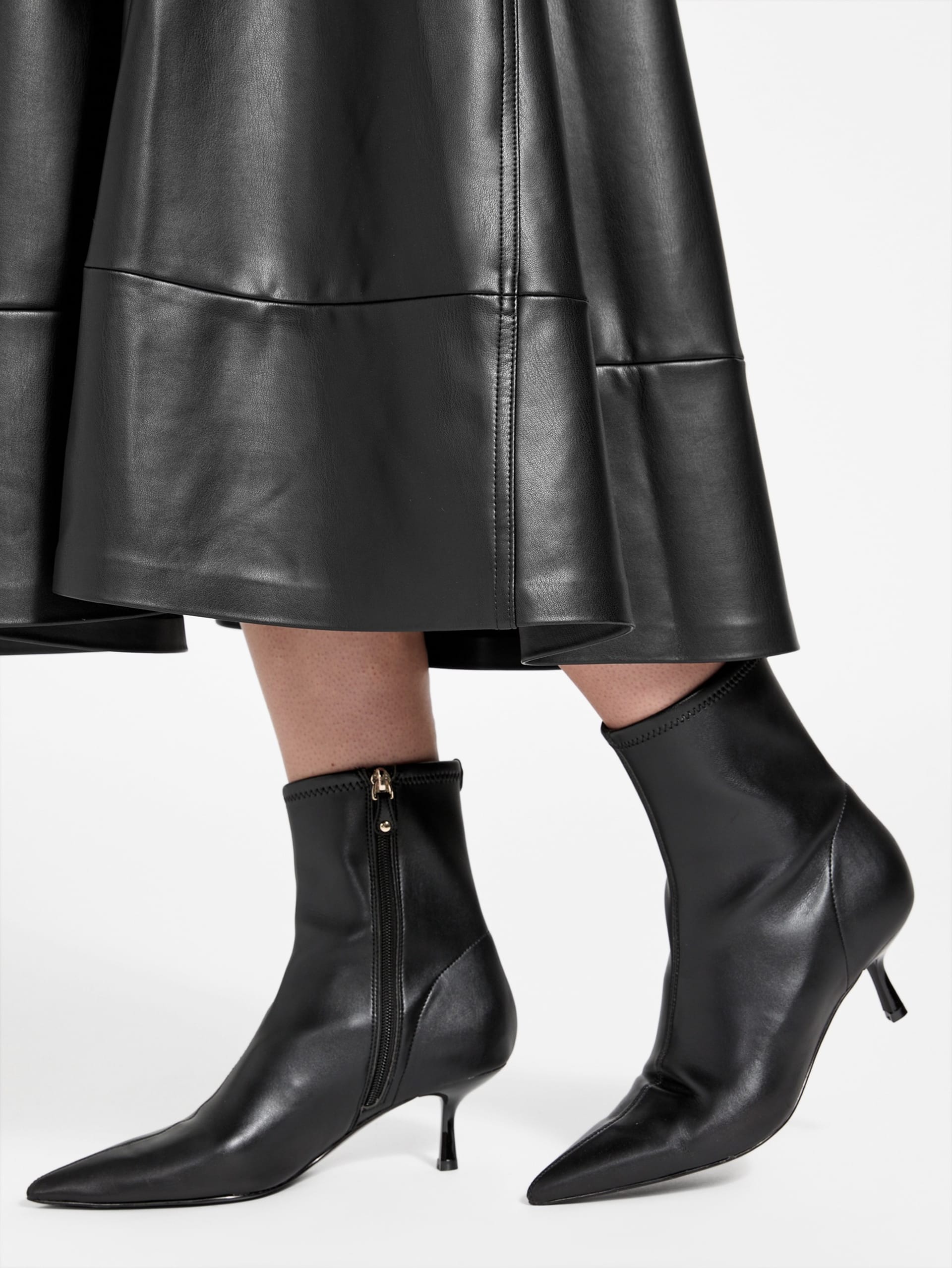Botas de cano curto Yanka em couro sintético