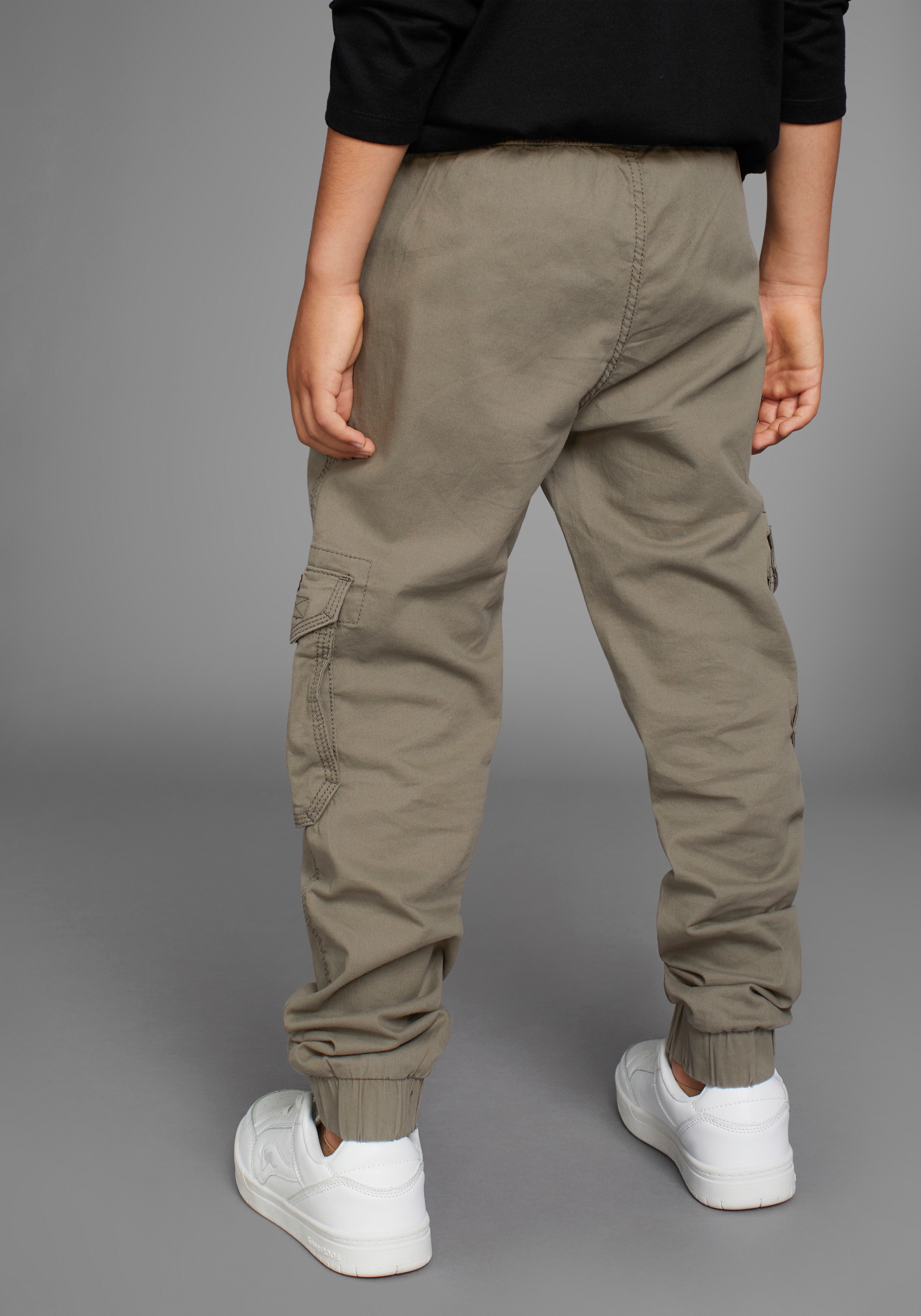 DELMAO Cargohose »in bequemer Schlupfform«  , mit Logo-Stickerei