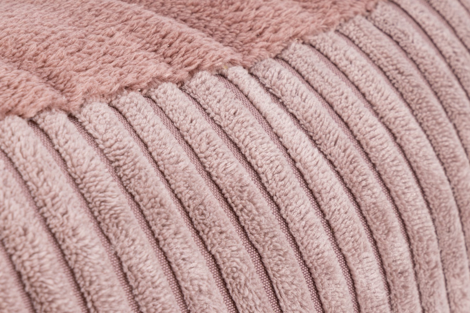 Designed by Lotte kattenmand Ribbed roze D 50 H 17 cm