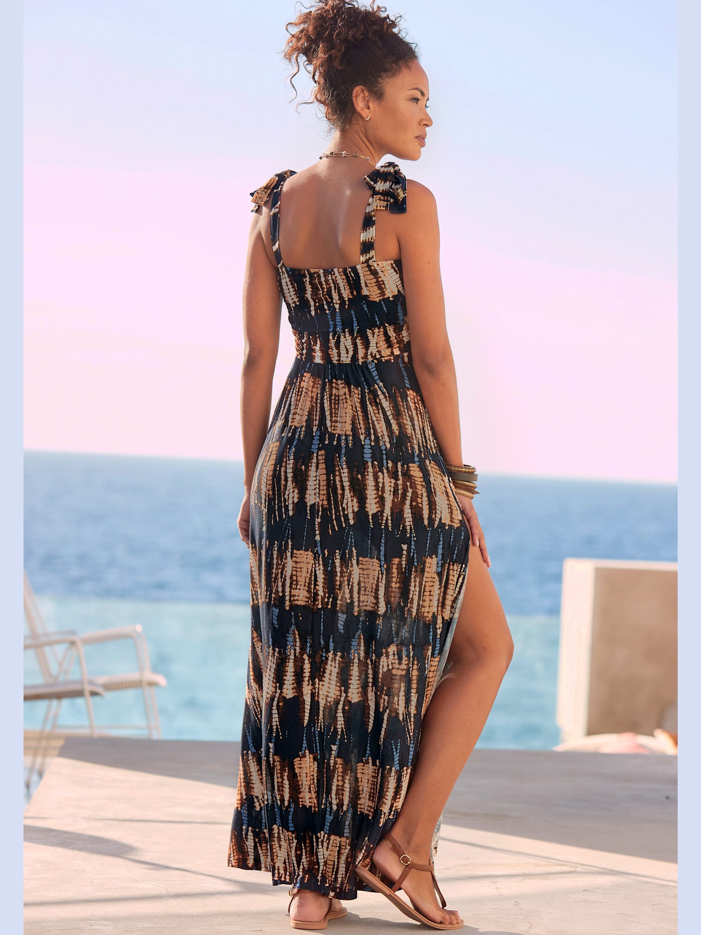 Robe longue encolure droite