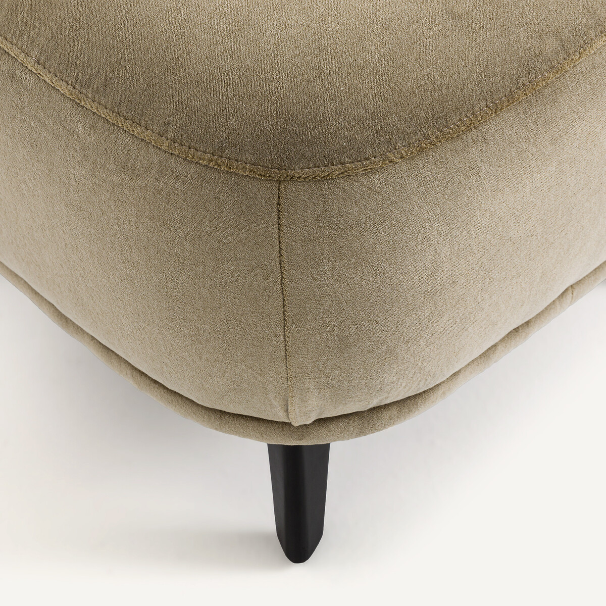 AM.PM<br>Puf de veludo Odalie, design E.Gallina