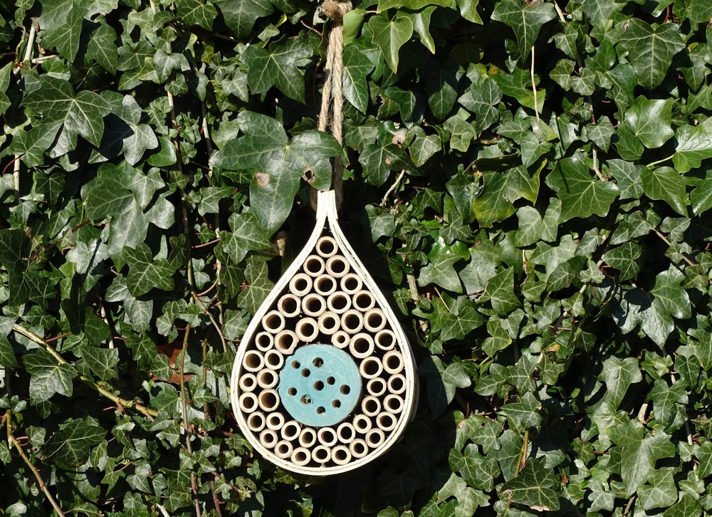 Hôtel à insectes abeilles maçonnes