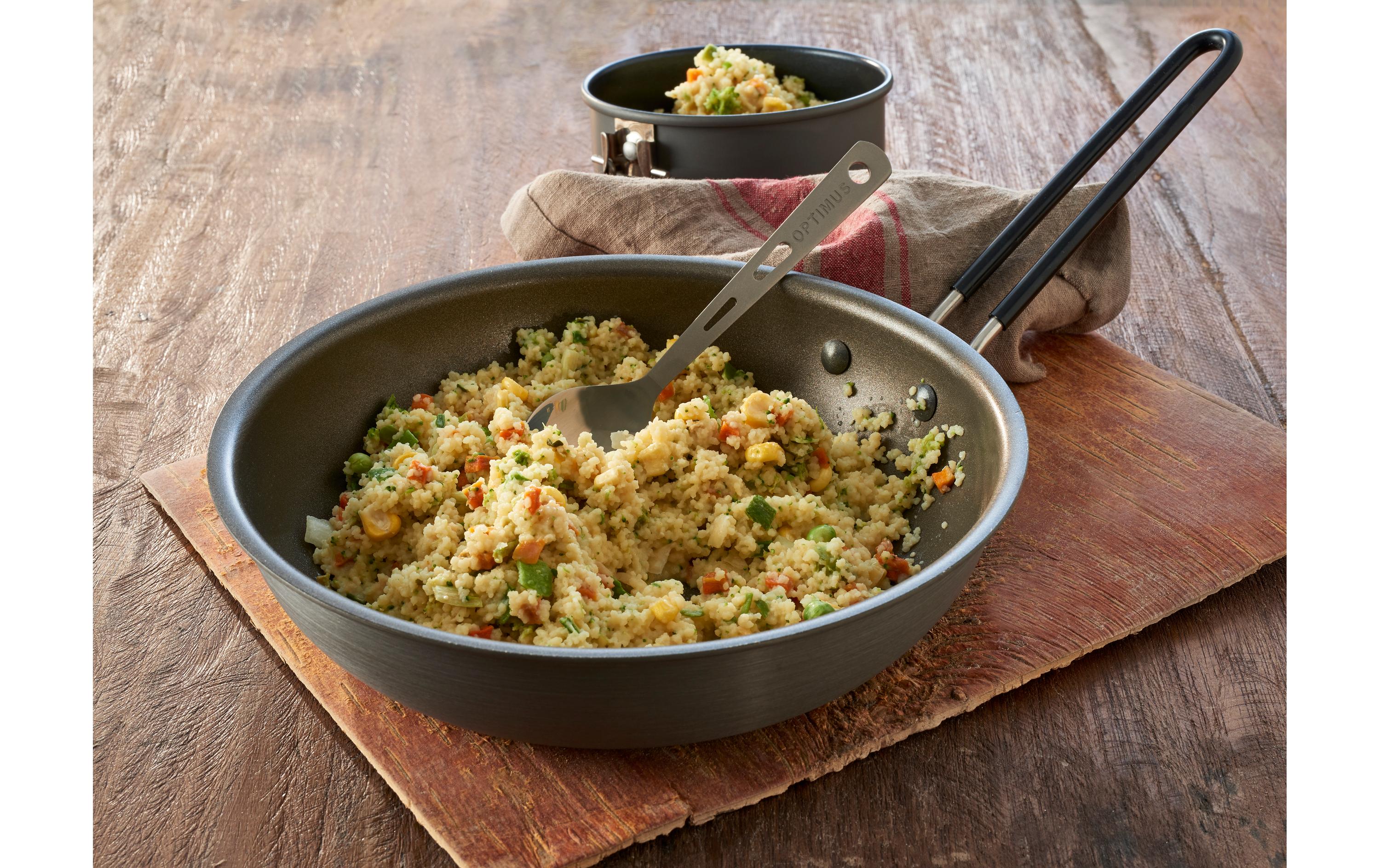Hauptgericht Couscous mit GemüseOutdoor-Fertiggericht, Couscous