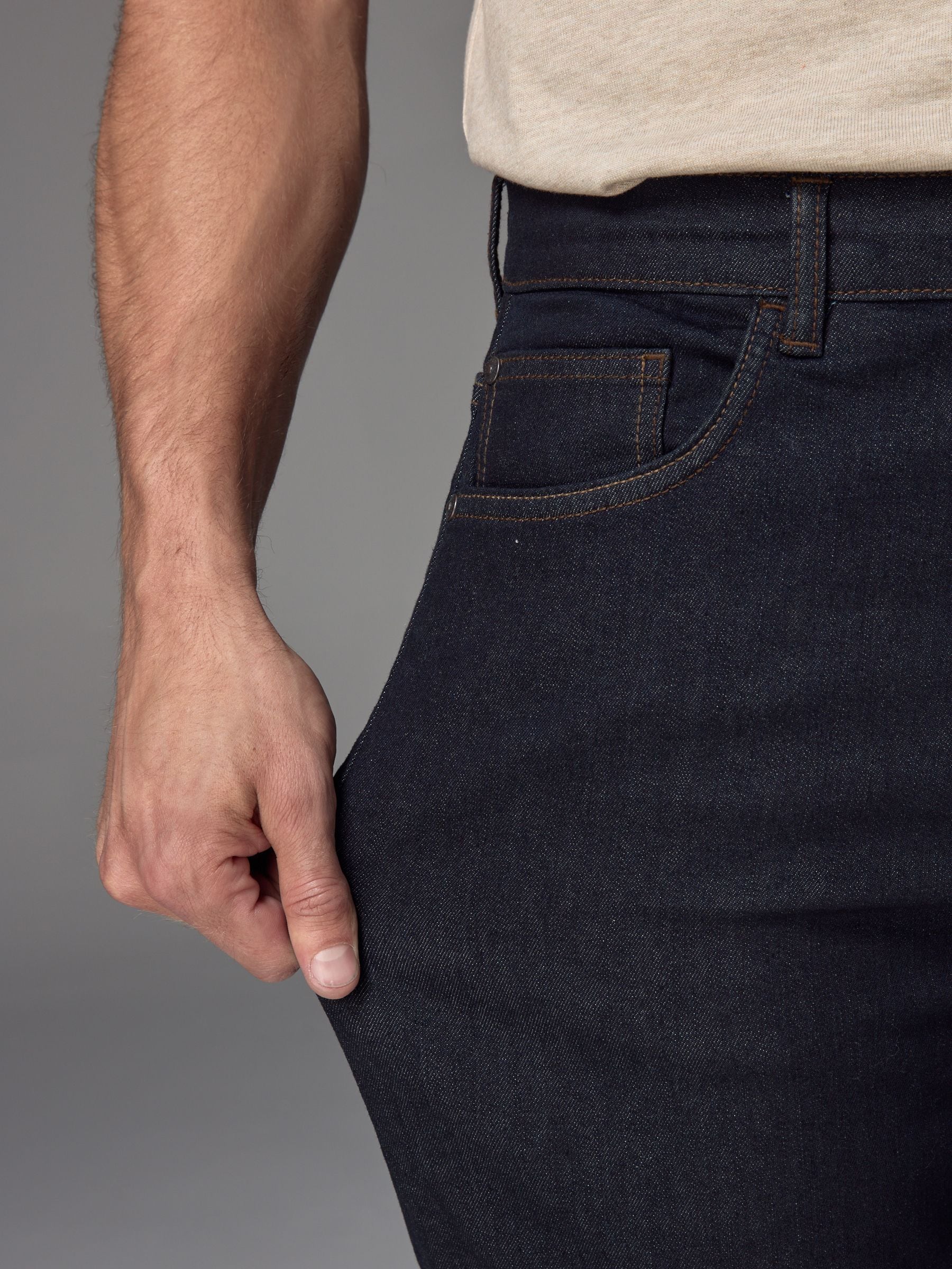 Indigo blauwe wassing - Klassieke stretchjeans met standaard taps toelopende pasvorm