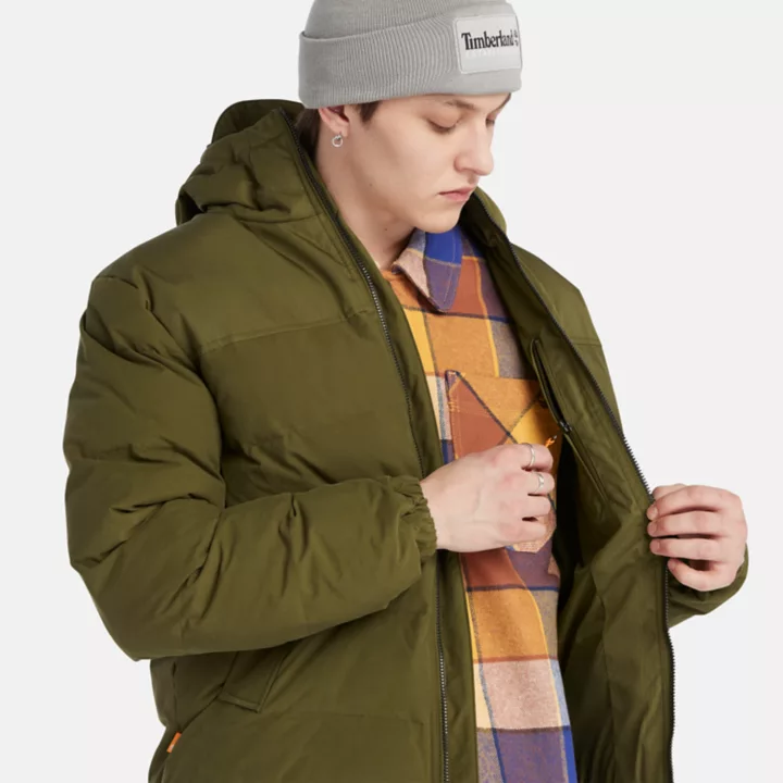 Jaqueta puffer impermeável com capuz Mountain Welch para homens na cor verde.
