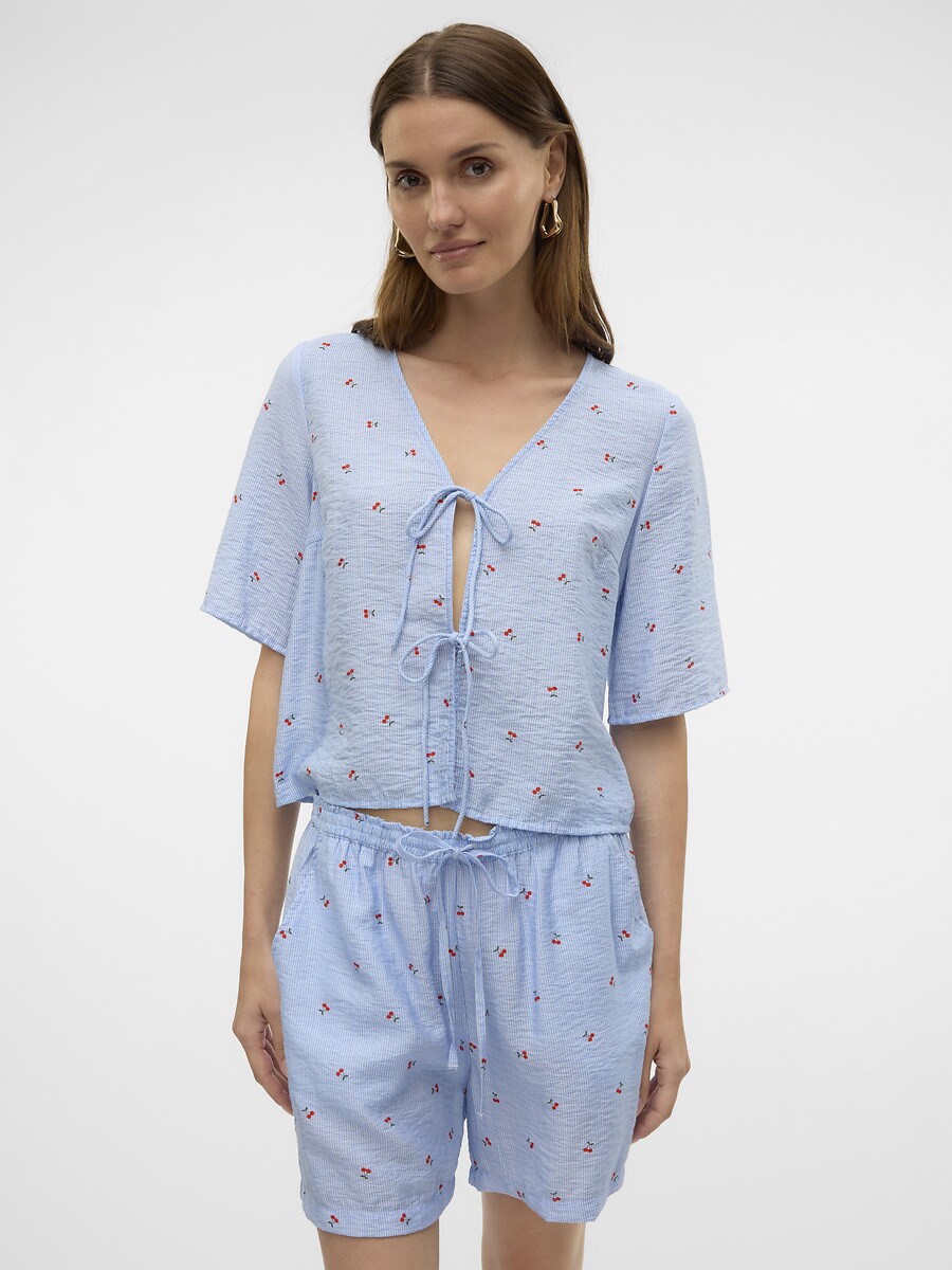 VERO MODA<br>Blusa estampada com laços de fita na frente