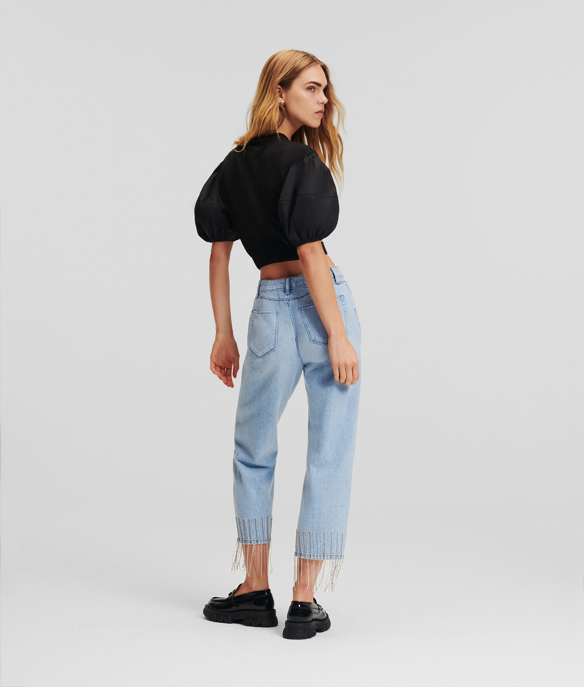 T-SHIRT À MANCHES BOUFFANTES AVEC DÉCOUPE