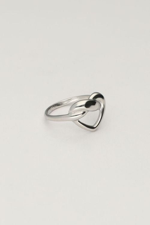 Ring met getwist hartje