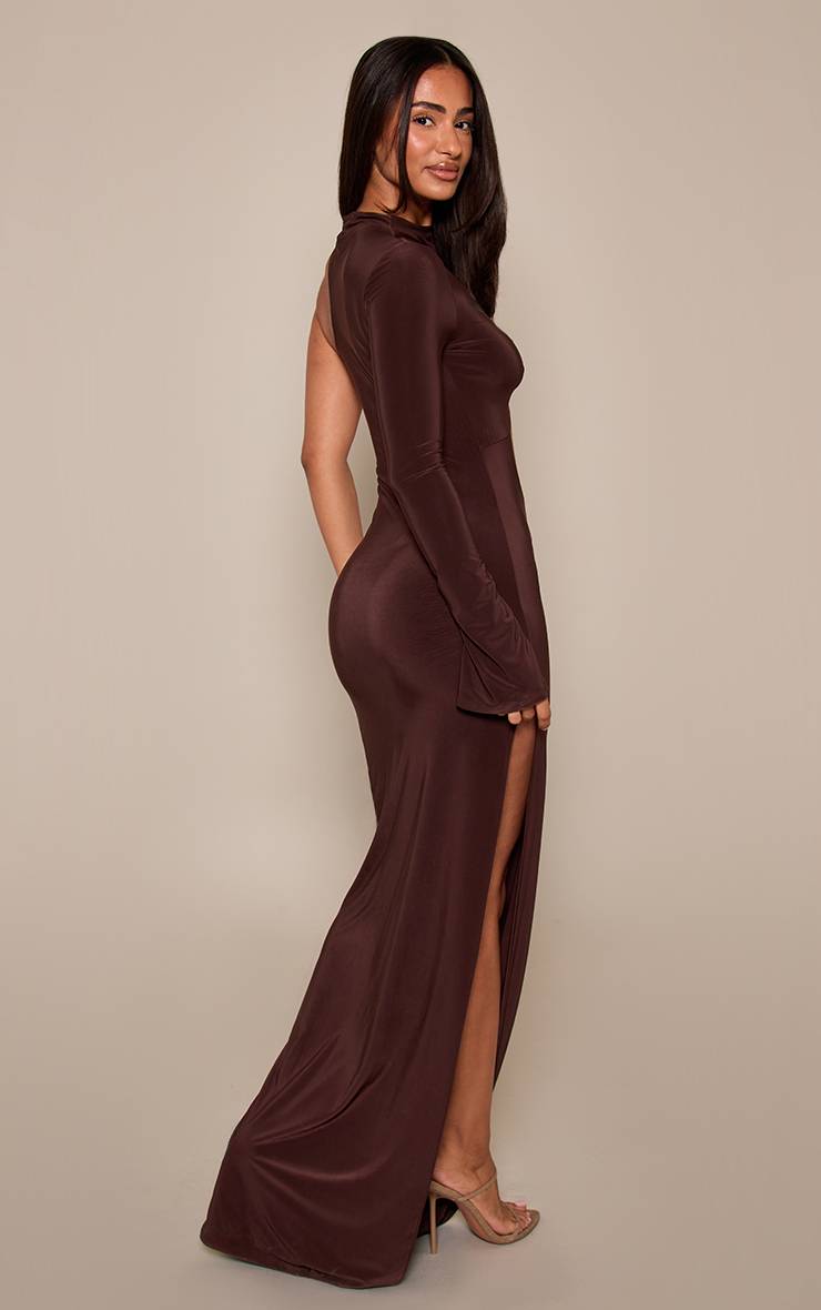 Robe Maxi Moulante Petite À Manches Longues Avec Découpes Et Détails Bordés